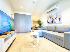 Heart of Adelaide - 2BR Rundle Mall Apt with Gym